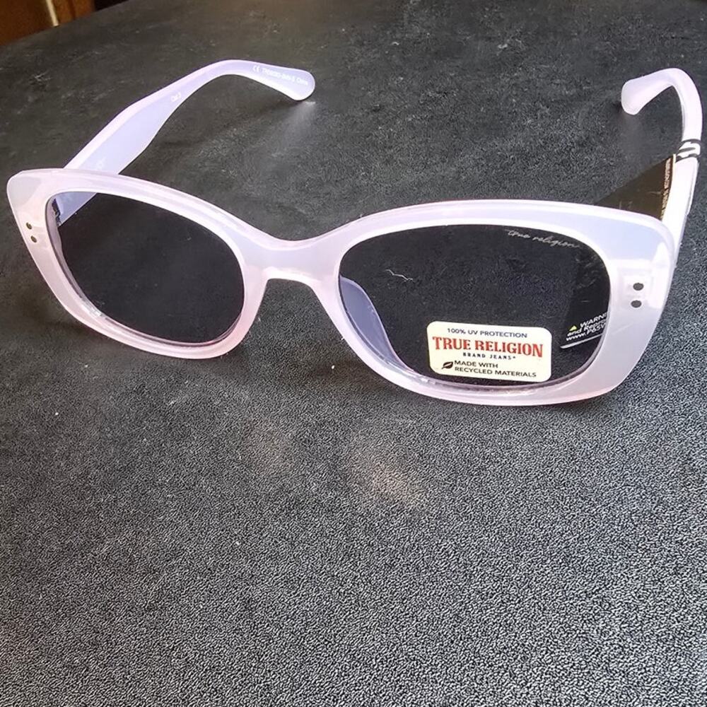True Religion Womens Lavender Oversized Cat Eye Sunglasses TR56404 NWT NEW